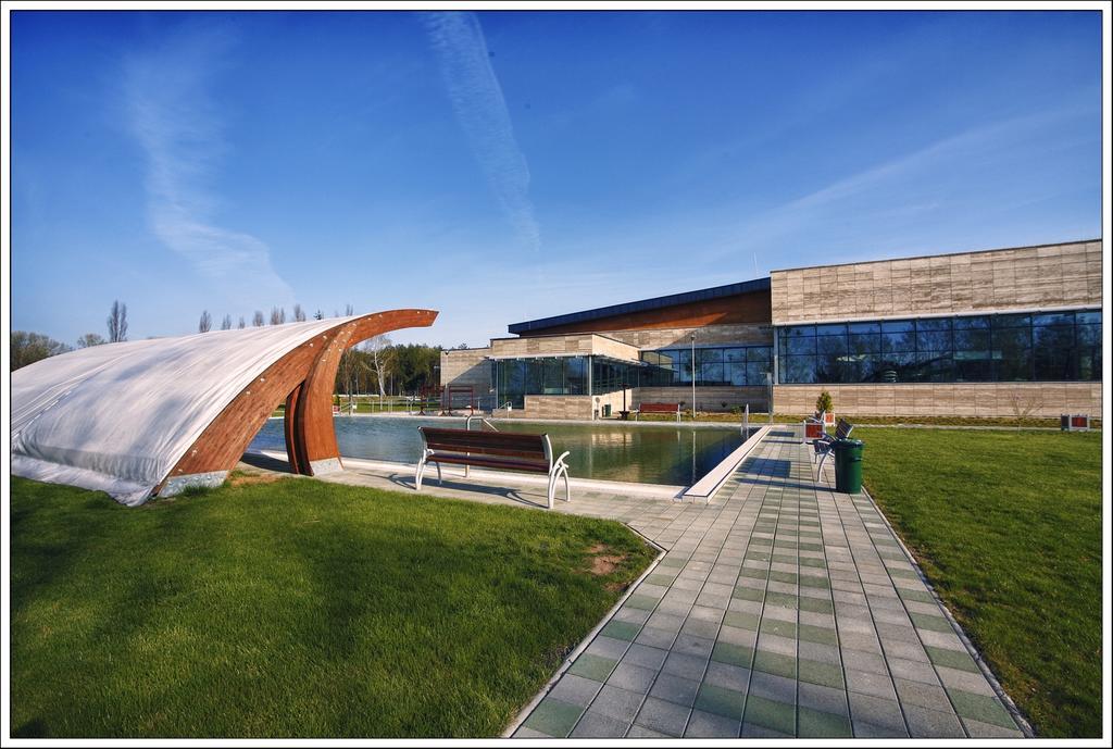 Sarkany Apartman, Sarkany Wellness Es Gyogyfuerdo Nyírbátor Exterior foto