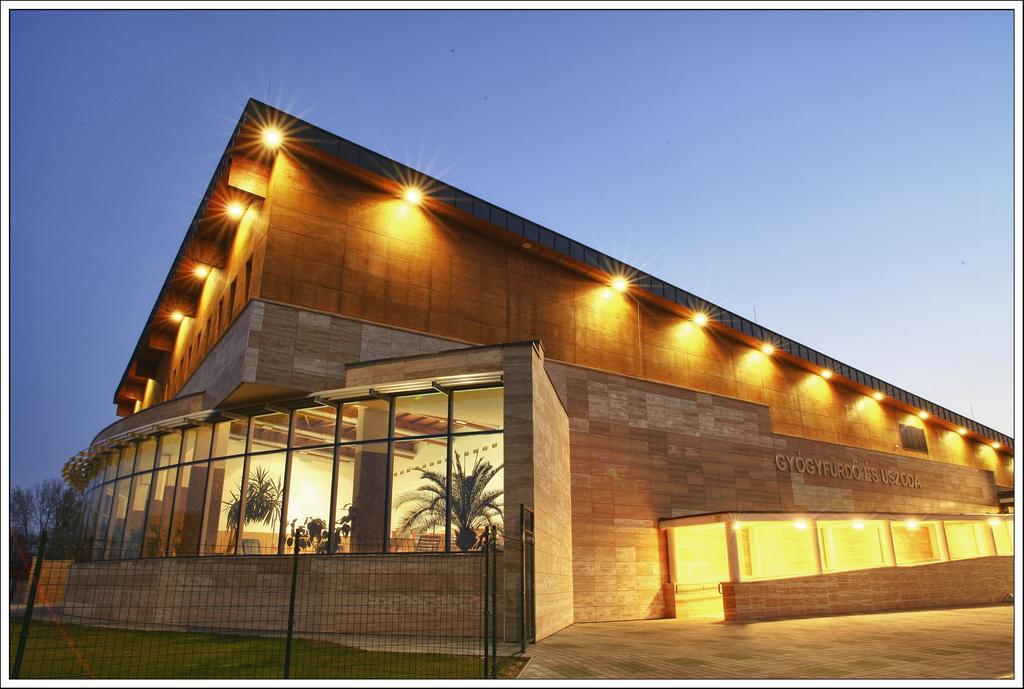 Sarkany Apartman, Sarkany Wellness Es Gyogyfuerdo Nyírbátor Exterior foto