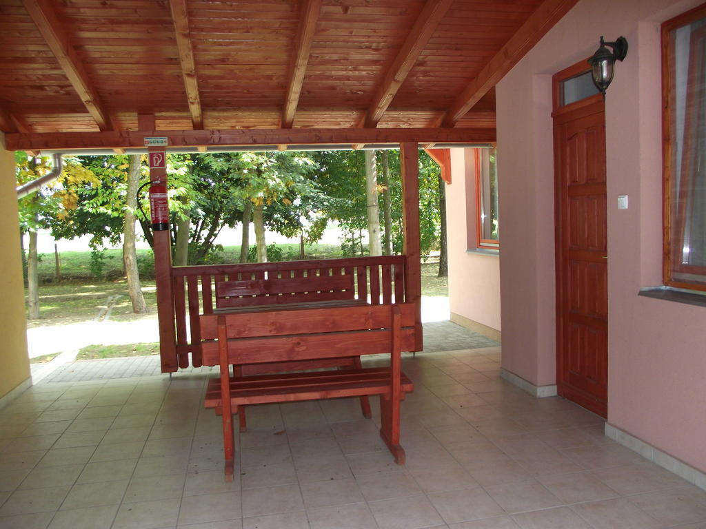 Sarkany Apartman, Sarkany Wellness Es Gyogyfuerdo Nyírbátor Exterior foto