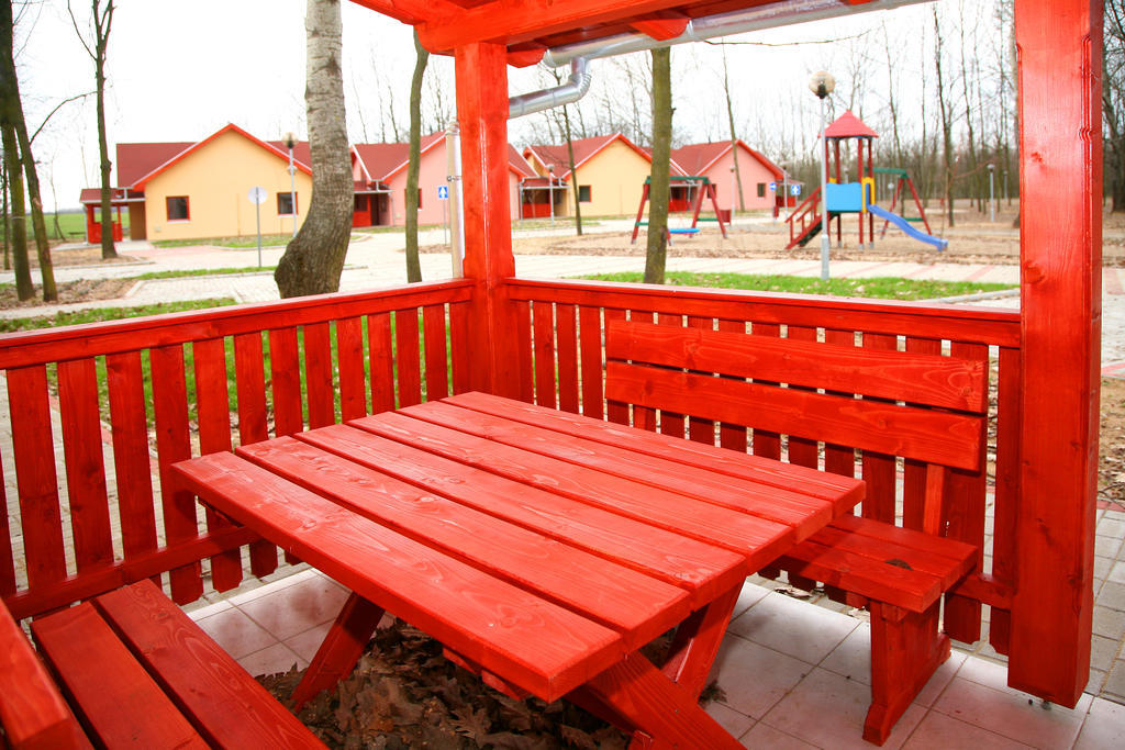 Sarkany Apartman, Sarkany Wellness Es Gyogyfuerdo Nyírbátor Zimmer foto